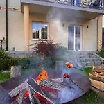 아파트 Agroturystyczne Papiernia Grill, Sauna & Jacuzzi Niedźwiedź