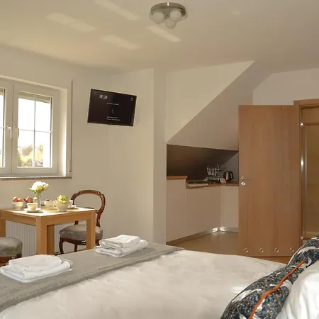 Agroturystyczne Papiernia Dla 2 Osob Gorce, Sauna I Jacuzzi Niedzwiedz (Limanowa)